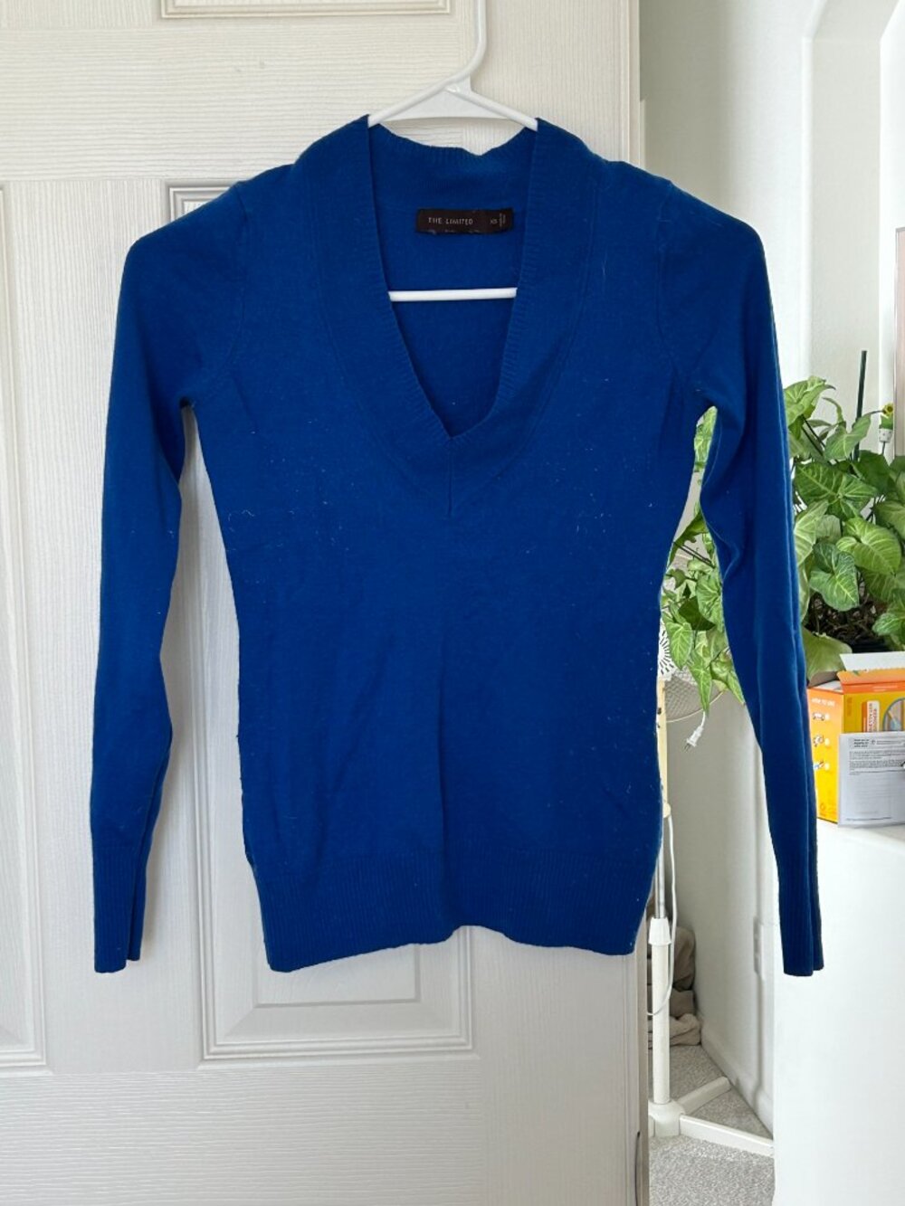 The Limited Blue V-Neck Business Casual Sweater in X-Small